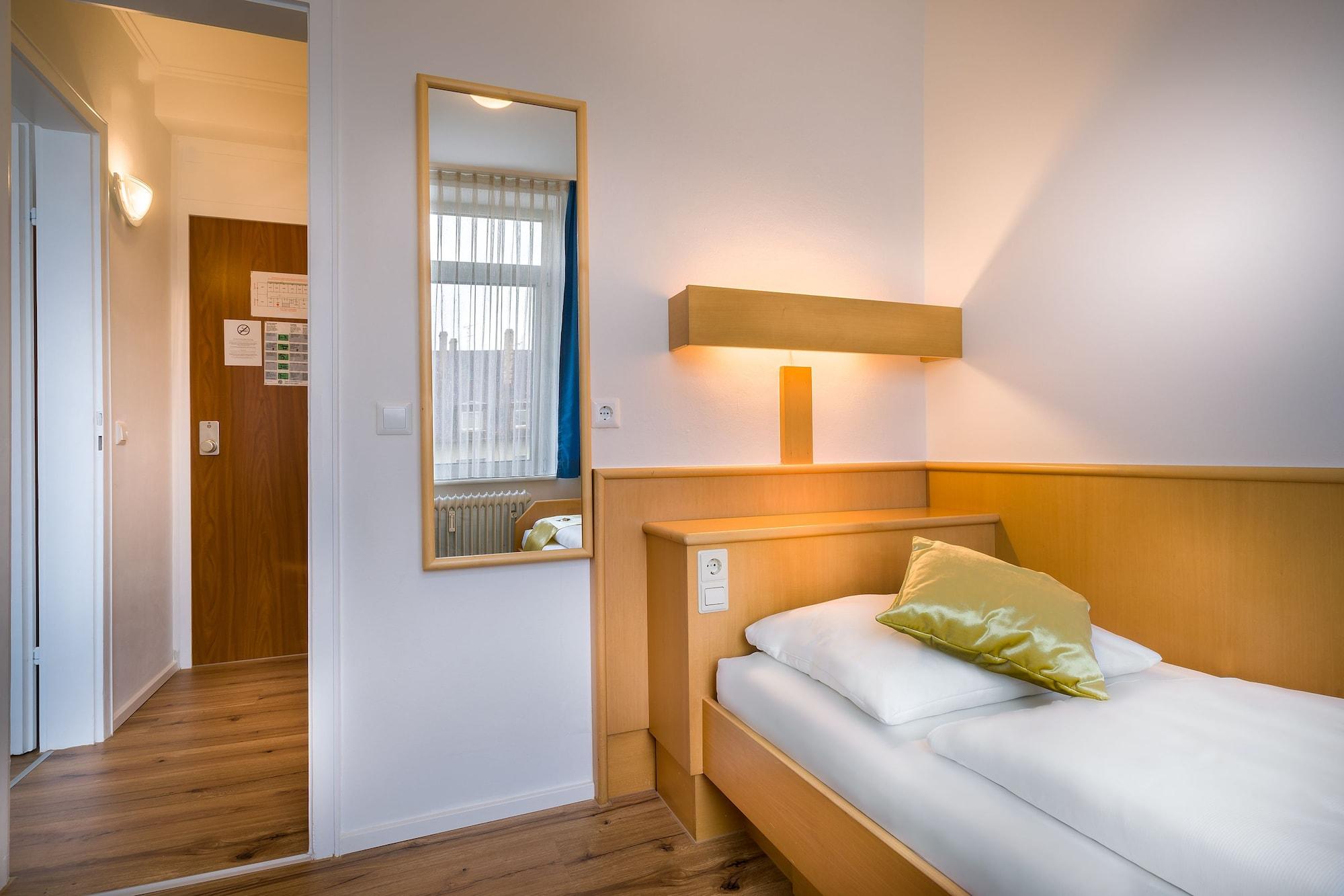 Scope Hotel Greif Карлсруе Екстериор снимка